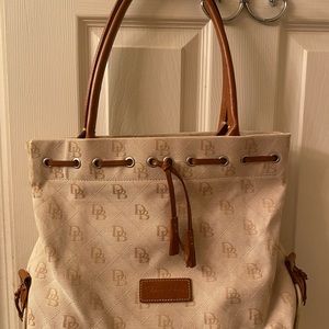 Good condition Dooney & Bourke  purse